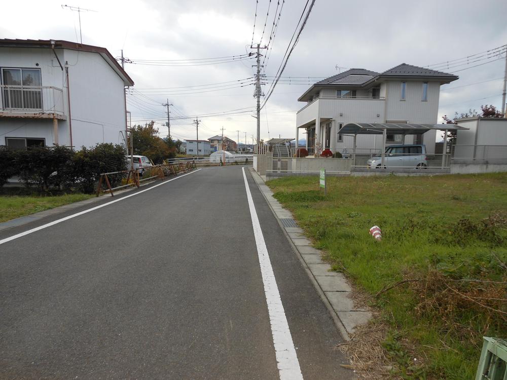 Local photos, including front road. South road