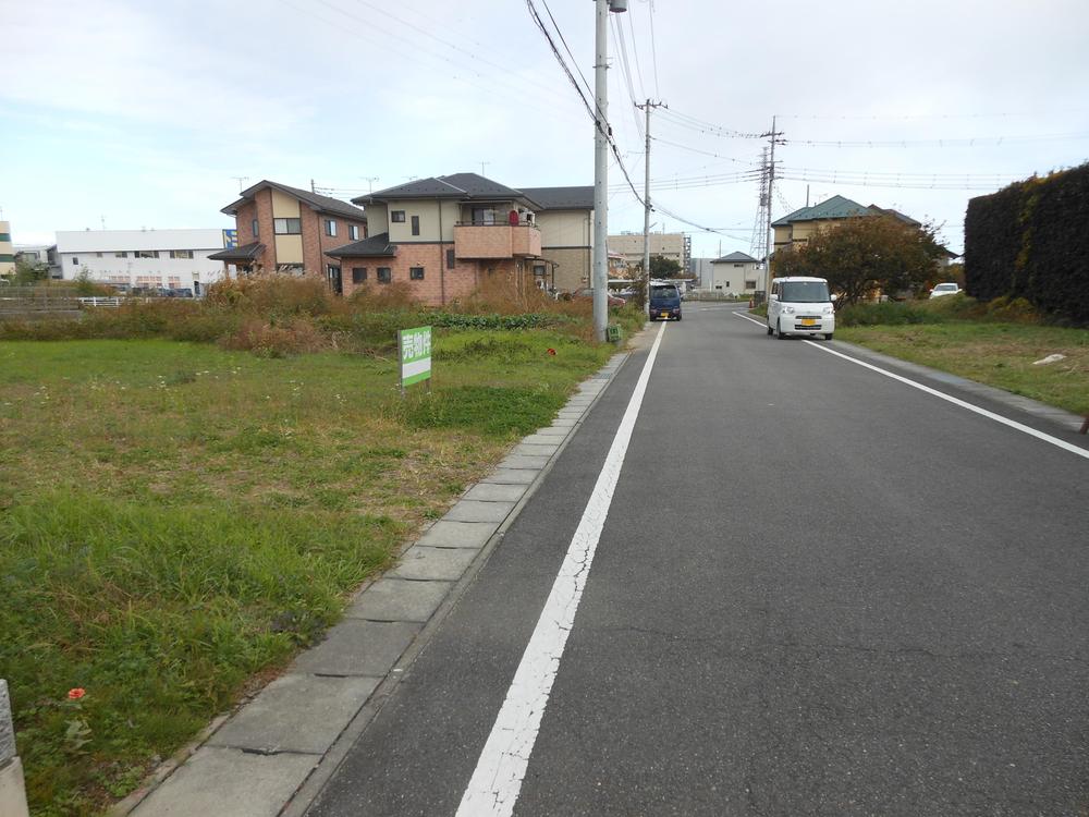 Local photos, including front road. South road