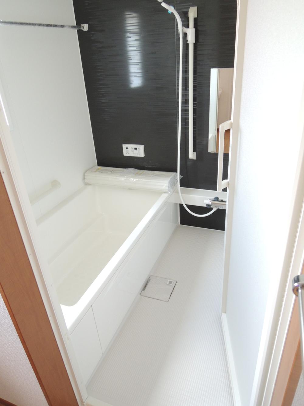 Same specifications photo (bathroom). Same specifications construction cases