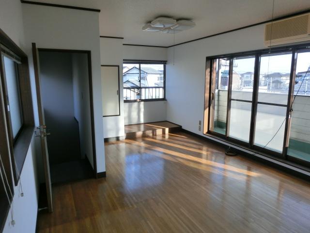Non-living room. 2 Kaiyoshitsu
