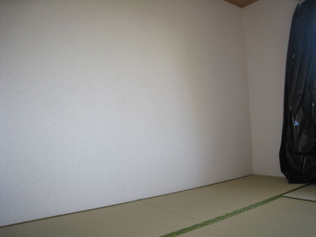 Living and room. Calm and there is a Japanese-style room! 