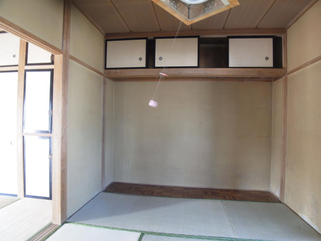 Other room space. North 4.5 mat Japanese-style room