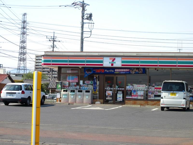 Convenience store. Seven-Eleven 200m to like