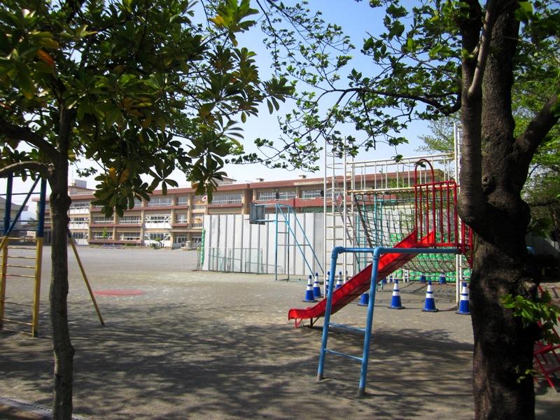 Primary school. Tsukazawa until elementary school 820m