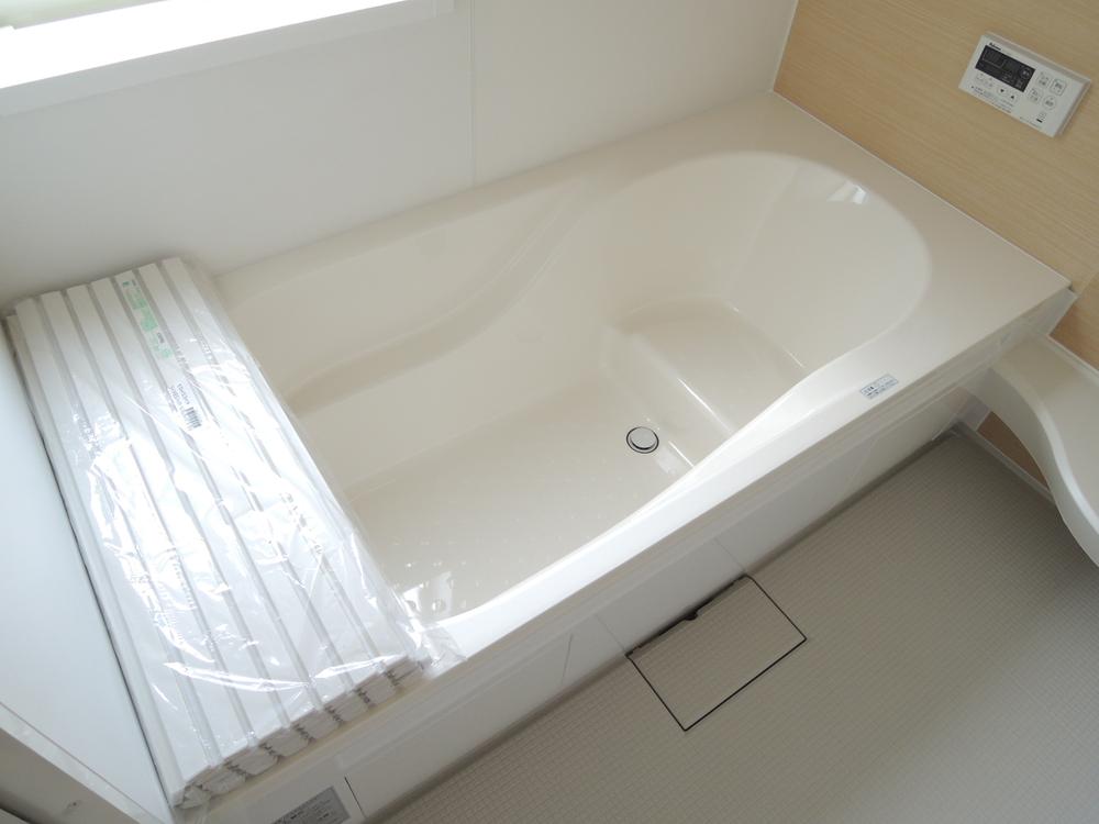 Bathroom. Sitz bath possible bathtub! It is also safe when entering the child and the bath! 