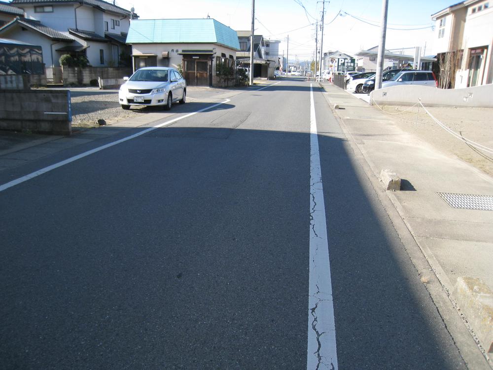 Local photos, including front road. Local (11 May 2012) shooting