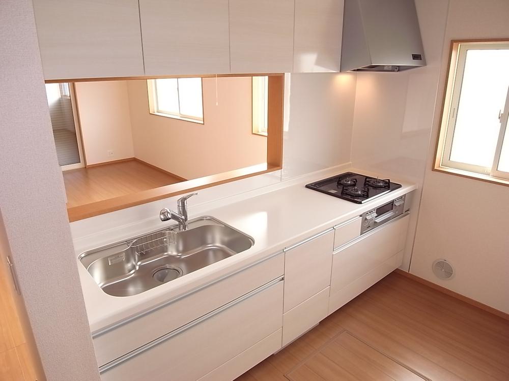 Kitchen. To take full advantage of the dead space of the feet, Face-to-face kitchen of the pursuit of storage capacity and ease of use "slide type"! 