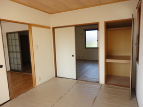 Living and room. In the room as seen from the south side of Japanese-style room 6 quires