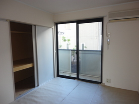 Living and room. Japanese-style room! With closet