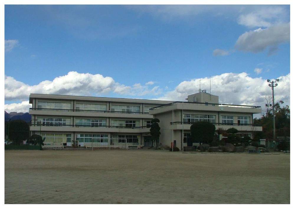 Primary school. Takasaki Municipal Shimosatomi Elementary School
