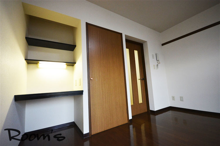 Living and room. Hakadori also studying in with useful counter.