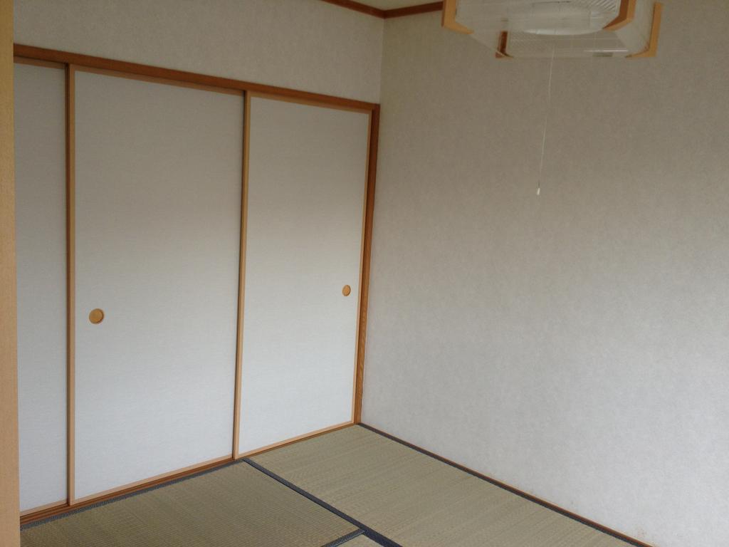 Other room space. Japanese-style room is equipped with a closet