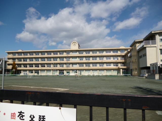 Junior high school. 1893m to Takasaki Municipal Tsukazawa junior high school