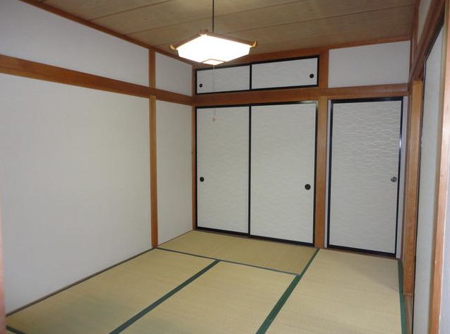 Living and room. You can rumbling in the Japanese-style room (^ _-)