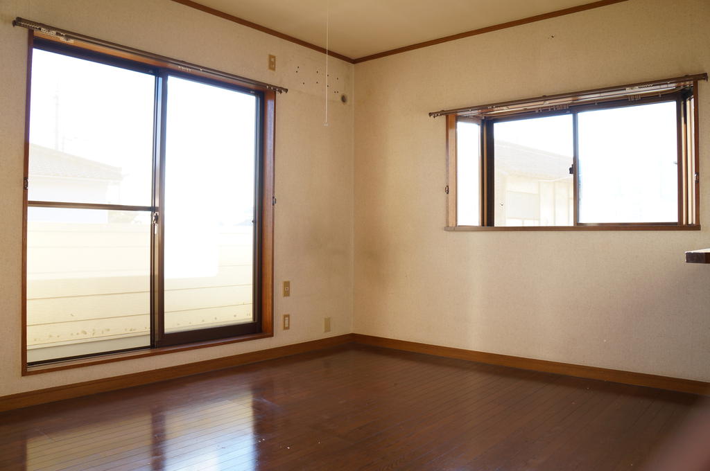 Living and room. Bright living room plenty of sunshine