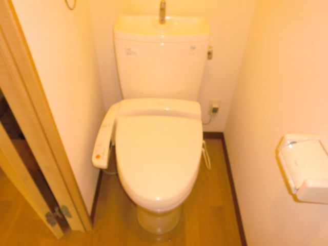 Toilet. No longer with bidet classic.