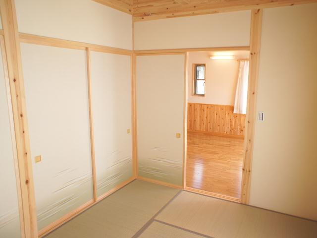 Other Equipment. Japanese-style room: Liang represents the ceiling of produce a profound feeling, It is the emotional drift space. 