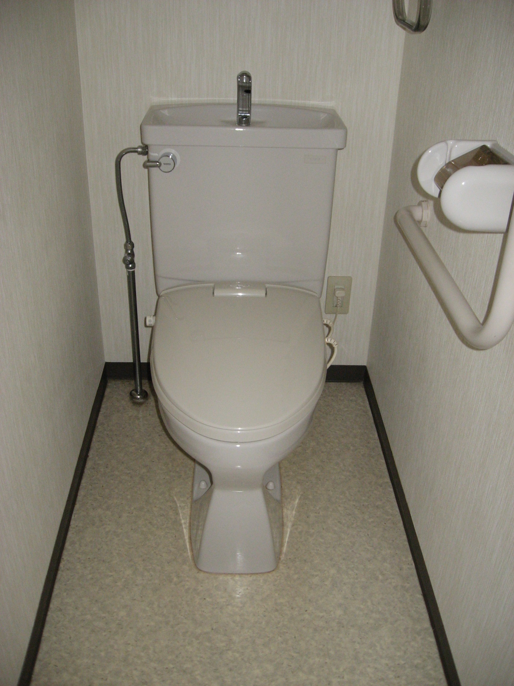 Toilet. Heating toilet seat