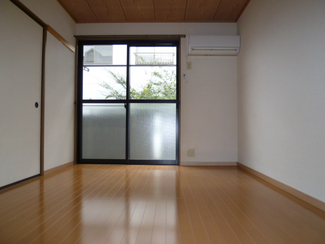Living and room. West room