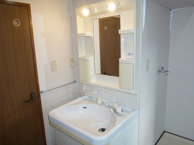 Washroom. It is a little wider than the washstand other