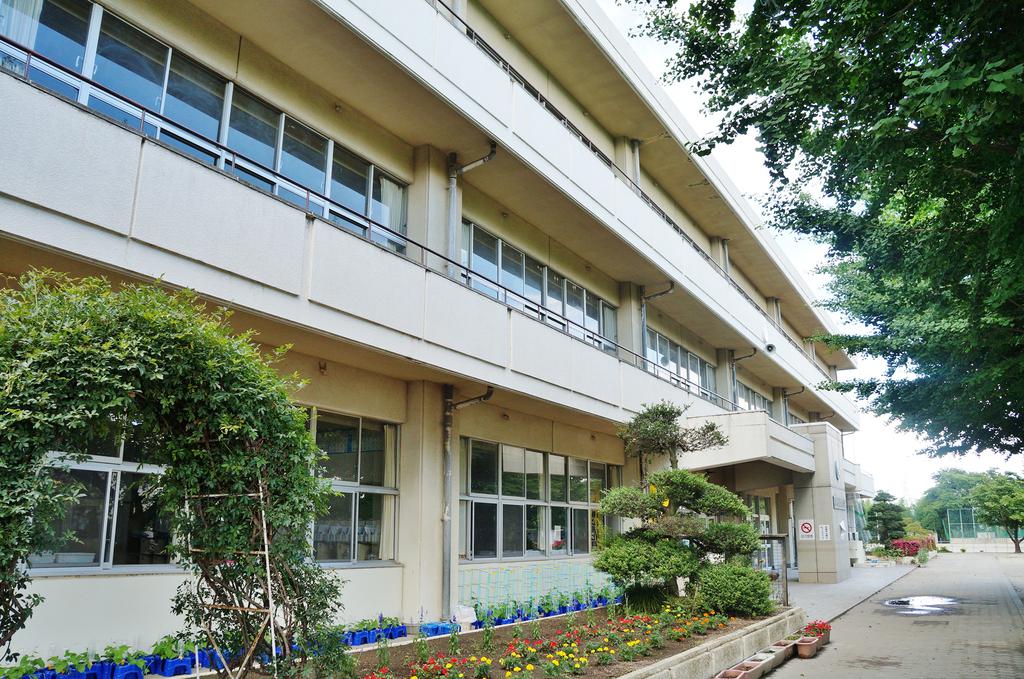 Primary school. 1462m to Takasaki Municipal Misato Higashi elementary school (elementary school)