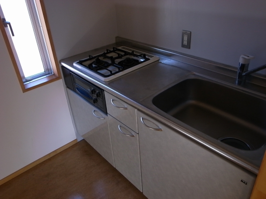 Kitchen. The photograph is another loft with rooms. 