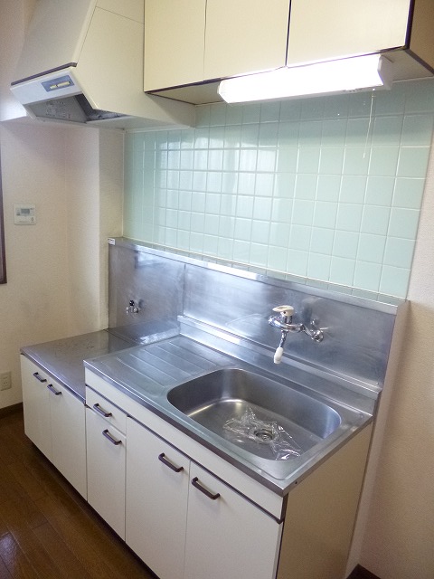 Kitchen. Gas stove can be installed! 