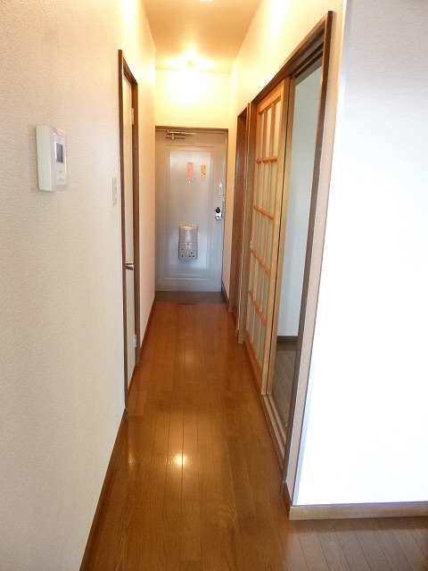 Other room space. Corridor