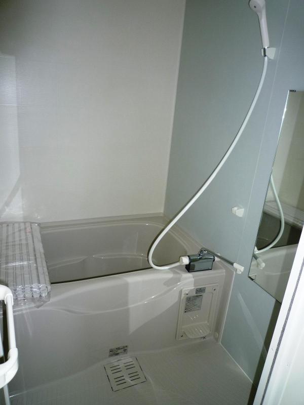 Bath. Spacious reheating function with bus unit. 