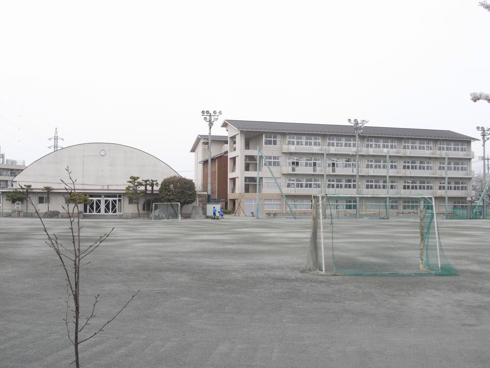 Junior high school. 1004m to Takasaki Municipal Namie junior high school