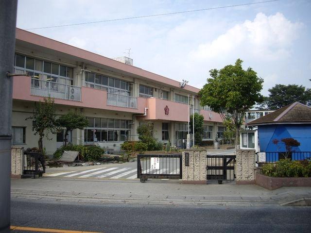 Primary school. 530m to Takasaki Municipal Iwahana Elementary School