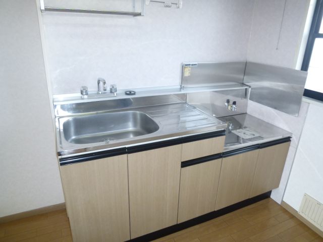 Kitchen. Gas stove can be installed