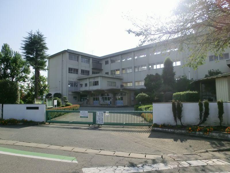 Primary school. 880m to Takasaki Municipal western elementary school