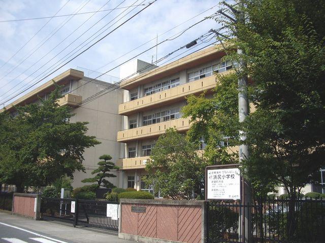Primary school. 840m to Takasaki Tachihama ass Elementary School