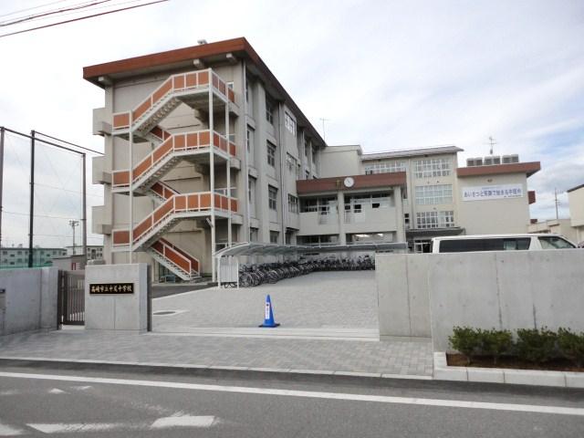 Junior high school. 1500m to Takasaki City Nakao junior high school