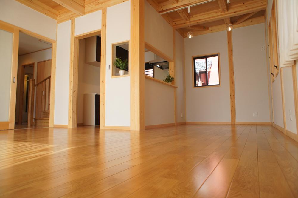 Living. 1 Building: you will feel the warmth of the wood at 17.5 Pledge spacious solid flooring in the living room of. 