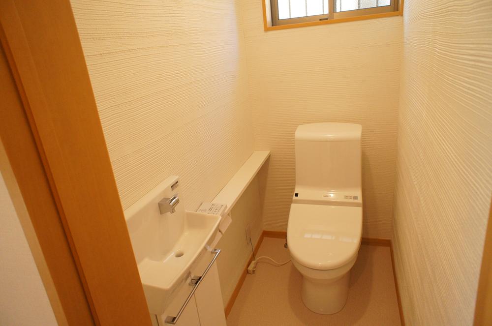 Construction ・ Construction method ・ specification. Building 2: hand-washing facilities to clean overflowing toilet of white keynote are equipped. 