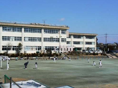 Primary school. 944m to Takasaki City car Township Elementary School