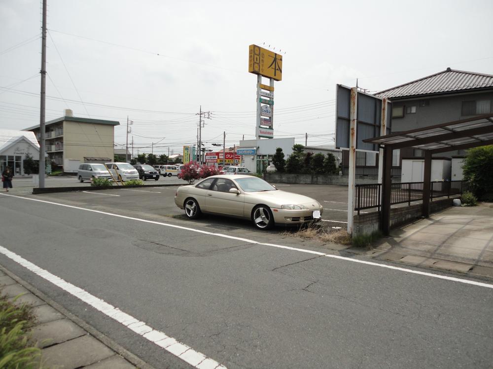 Local photos, including front road. Frontal road