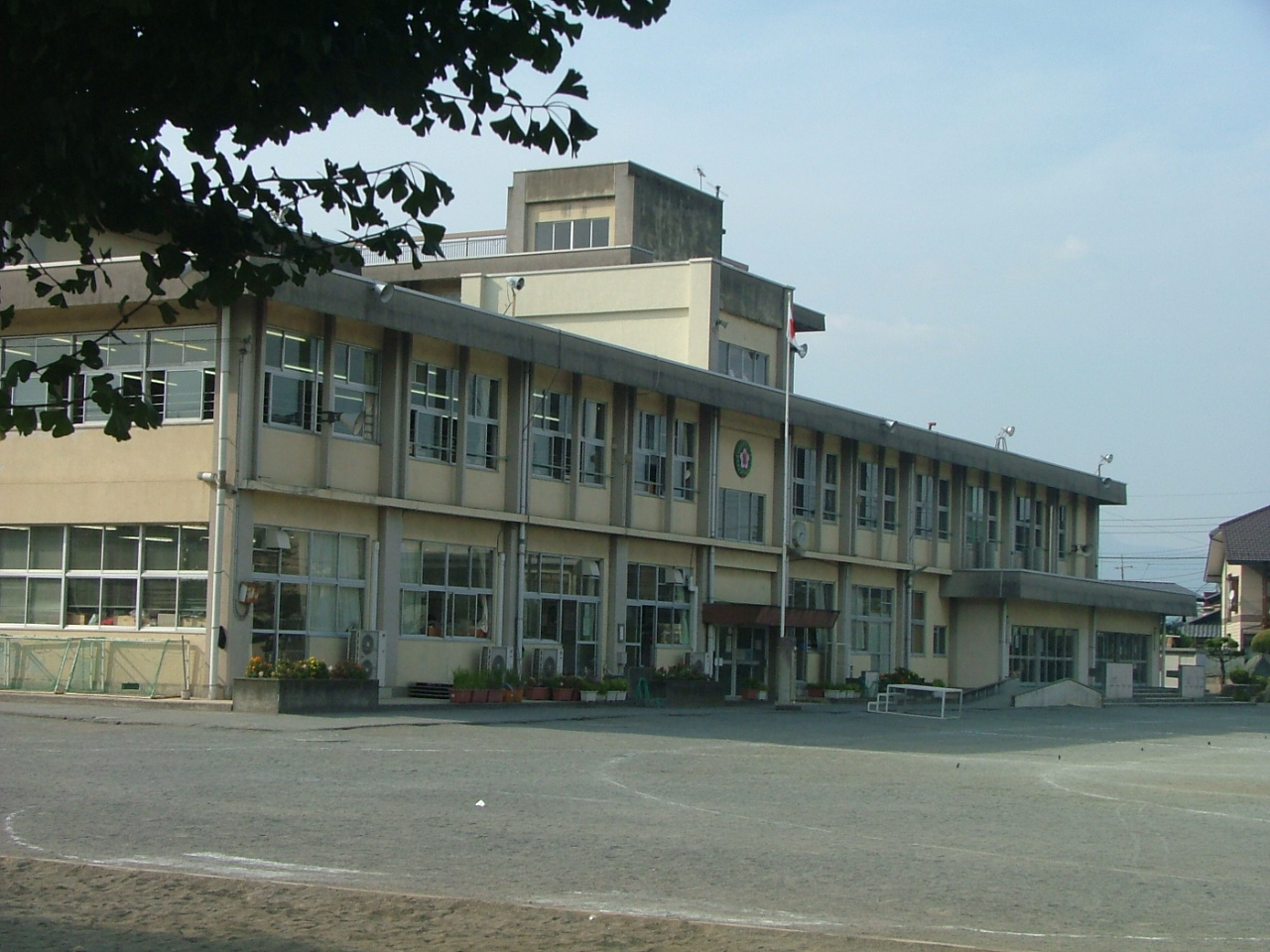 Primary school. 411m to Takasaki City Kataoka elementary school (elementary school)