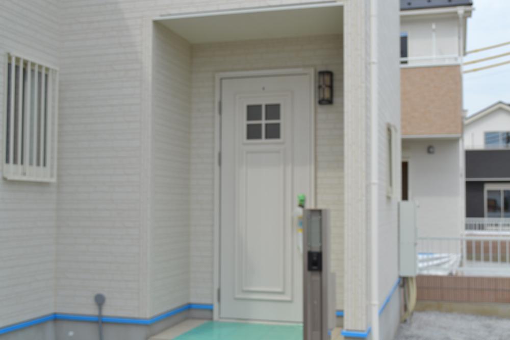 Entrance. (5) Building entrance (October 2013) Shooting