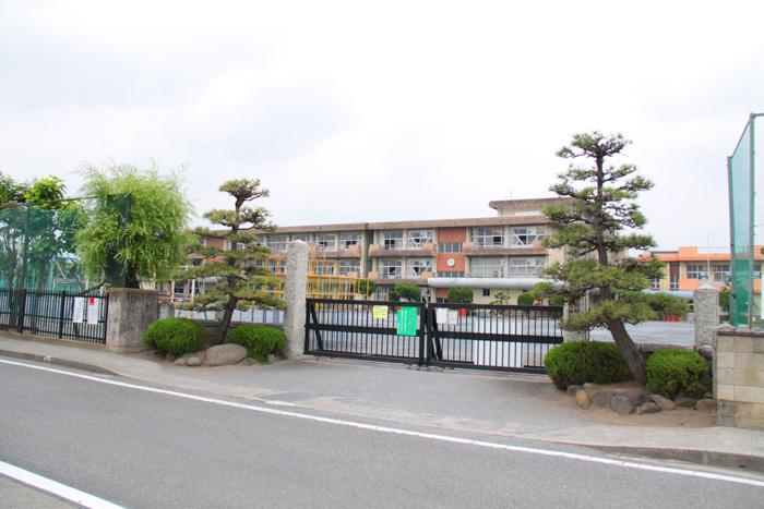 Primary school. Rokugo 120m up to elementary school