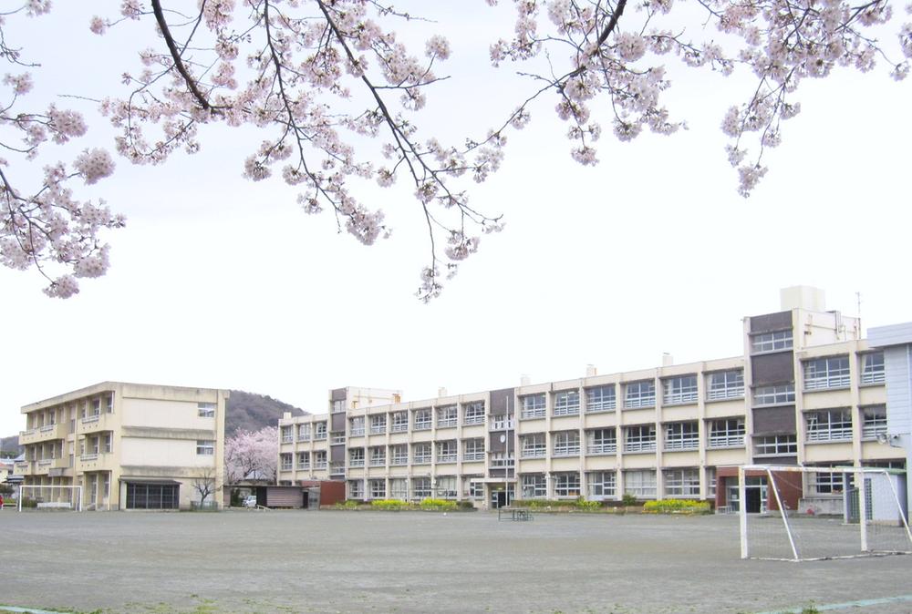 Primary school. 1294m to Takasaki Municipal Terao Elementary School