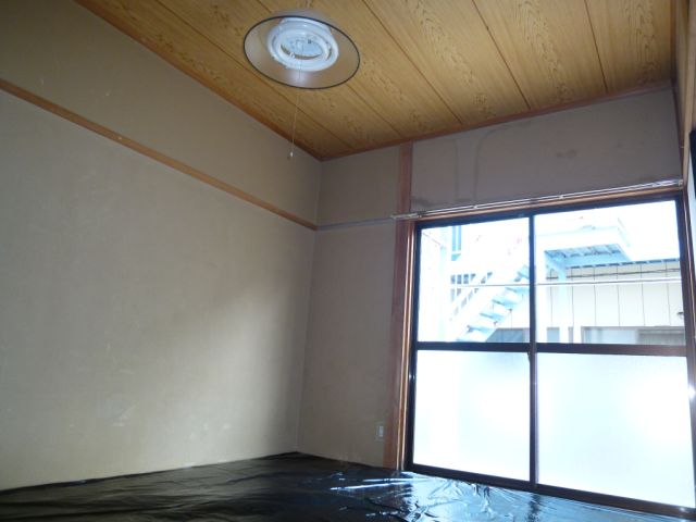 Living and room. Tatami will good smell in the new. 