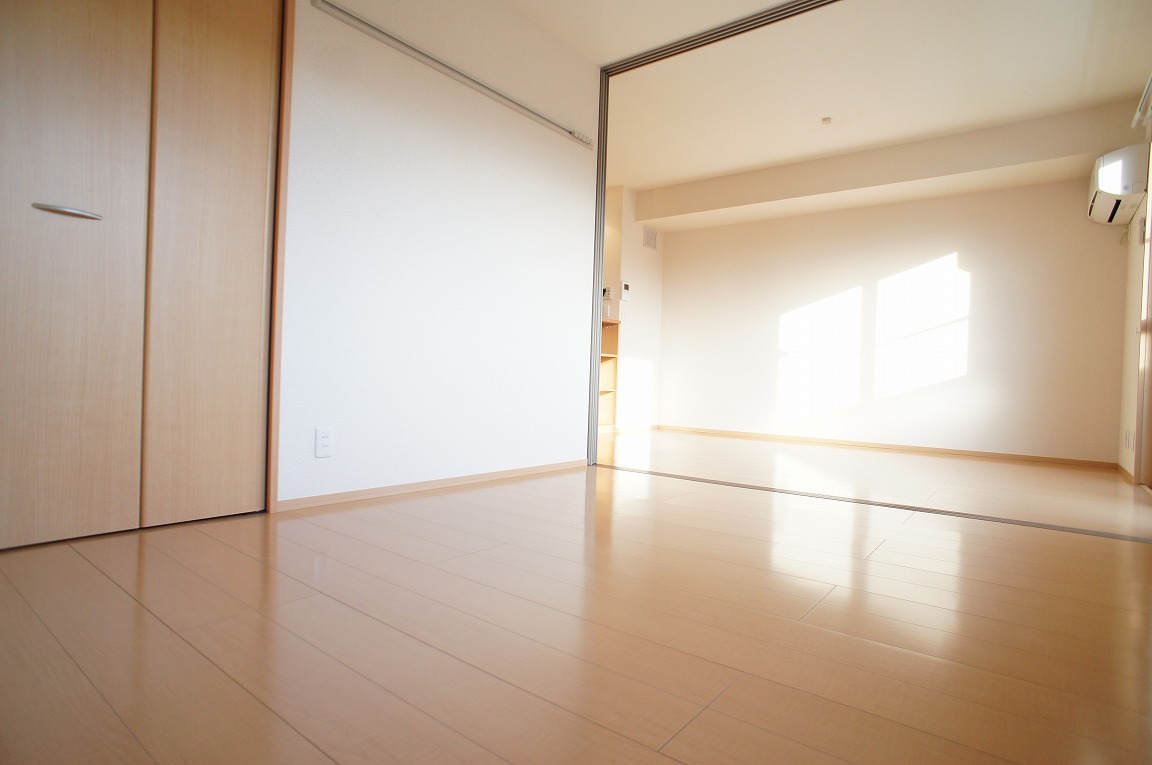 Other room space. A storage of 6 quires Western-style.