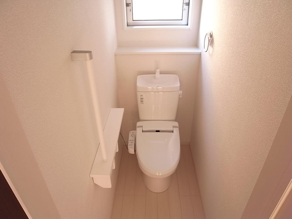 Toilet. 1 ・ Second floor toilet Bidet ・ Warm Rhett ・ Handrail equipped! 