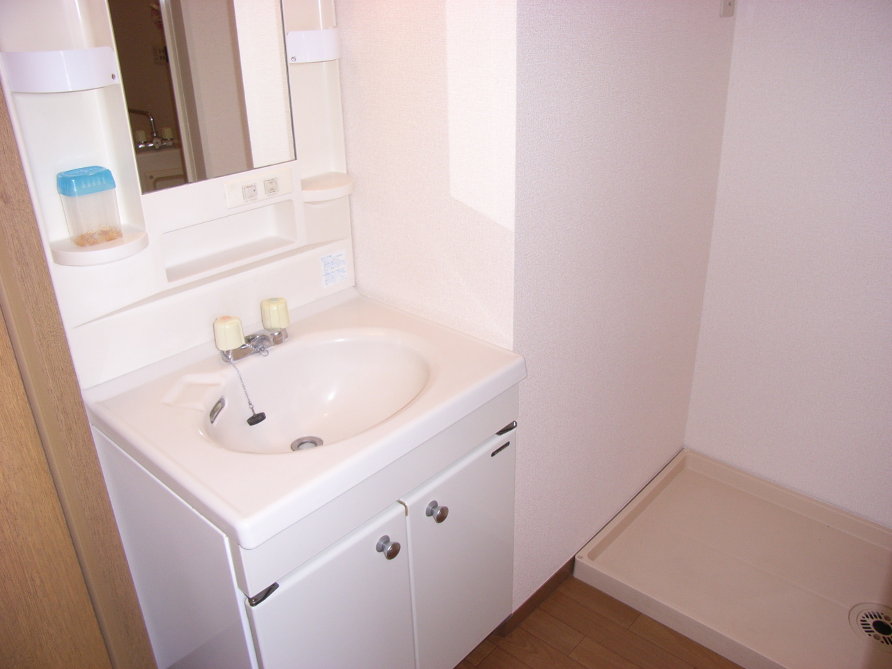 Washroom. Basin & washing machine Storage