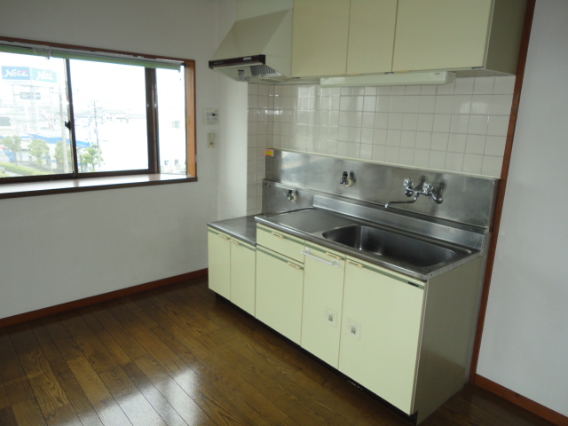 Kitchen. With bay windows in the kitchen next to! 