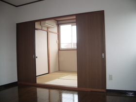 Living and room. Japanese-style room 6 quires Air-conditioned. 