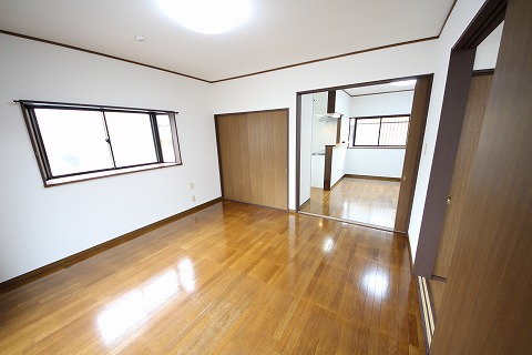 Other room space. West Western-style. It has been renovated to the Japanese-style room → Western